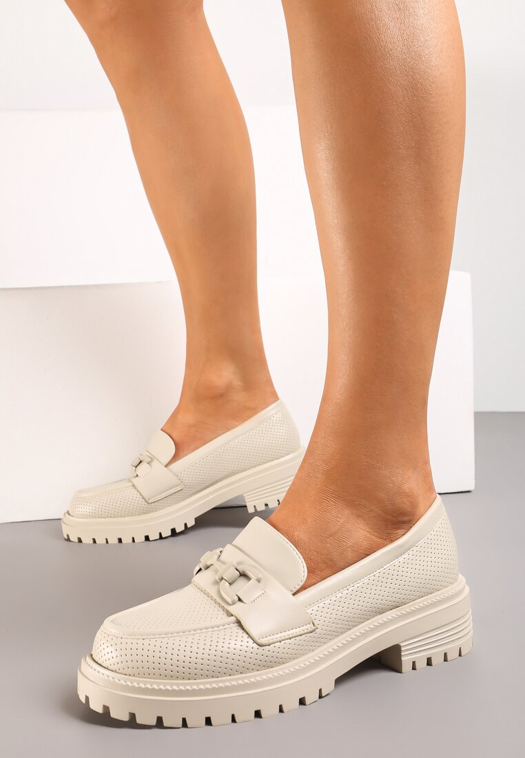 Beżowe Mokasyny na Płaskim Obcasie z Klamerką i Dziurkowaniem Aielsit