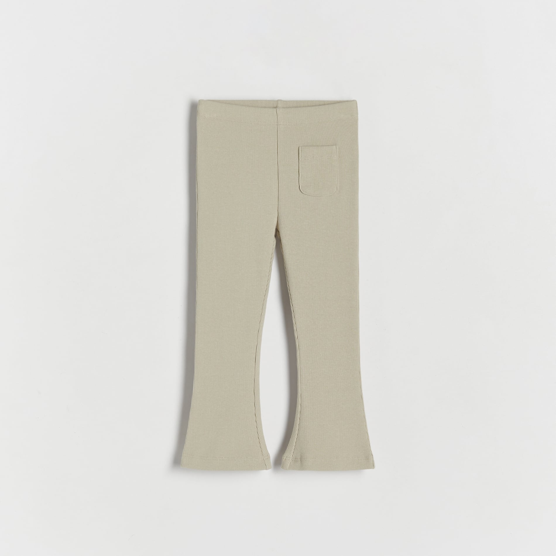 Reserved - Spodnie flare z kieszenią - Khaki