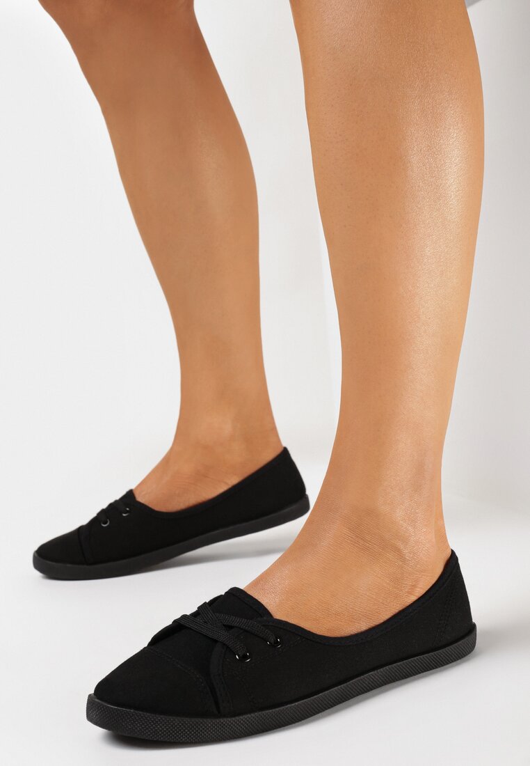 Czarne Tenisówki z Niską Cholewką i Ozdobnym Sznurowaniem Maelisa