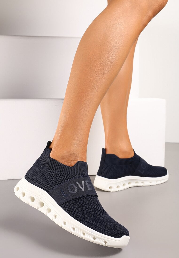 Granatowe Buty Sportowe z Napisem LOVE i Elastyczną Cholewką Alaissa