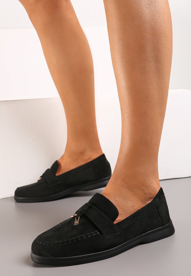 Czarne Mokasyny z Zawieszką w Kształcie Kłódki Lorniwas