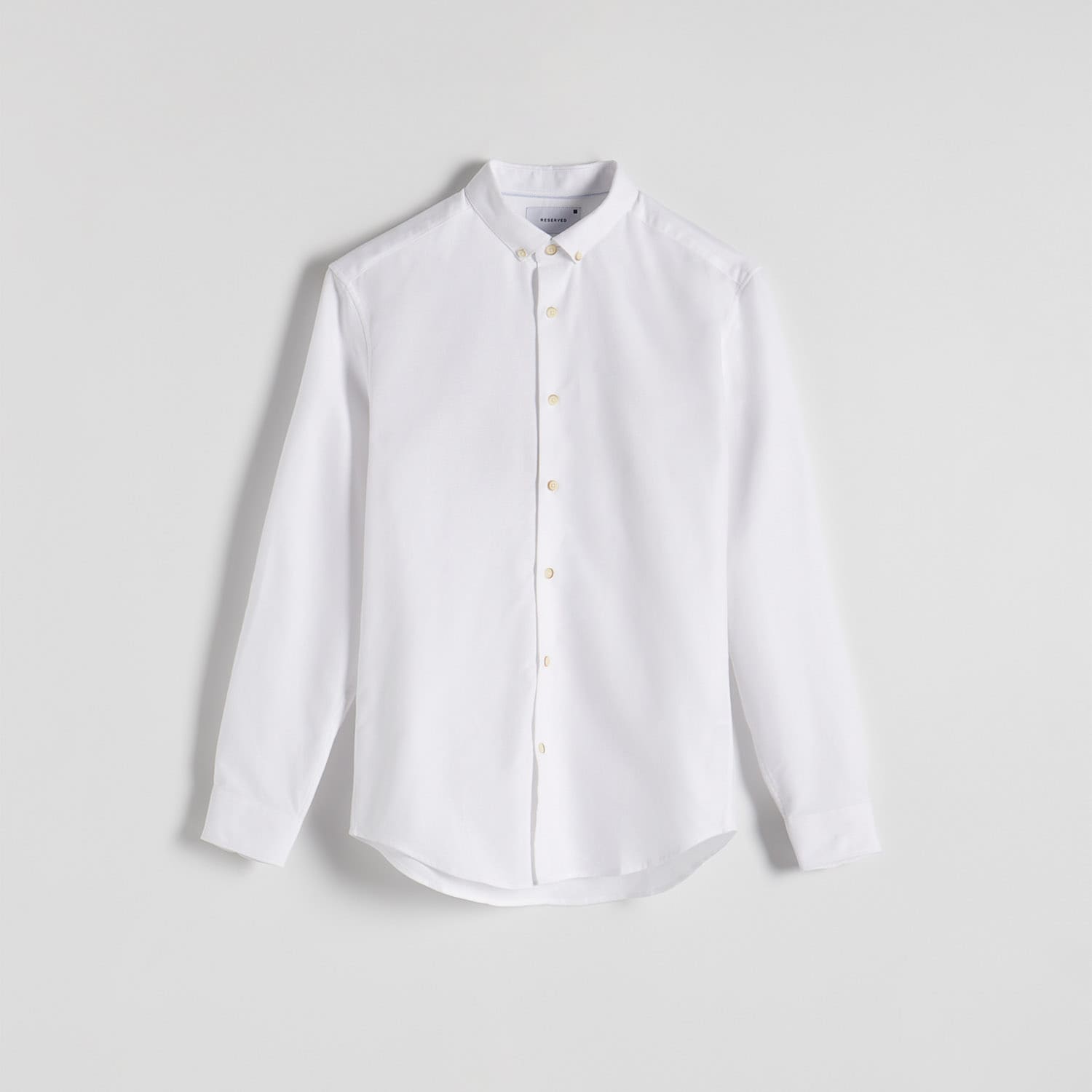 Reserved - Gładka koszula regular fit - Biały