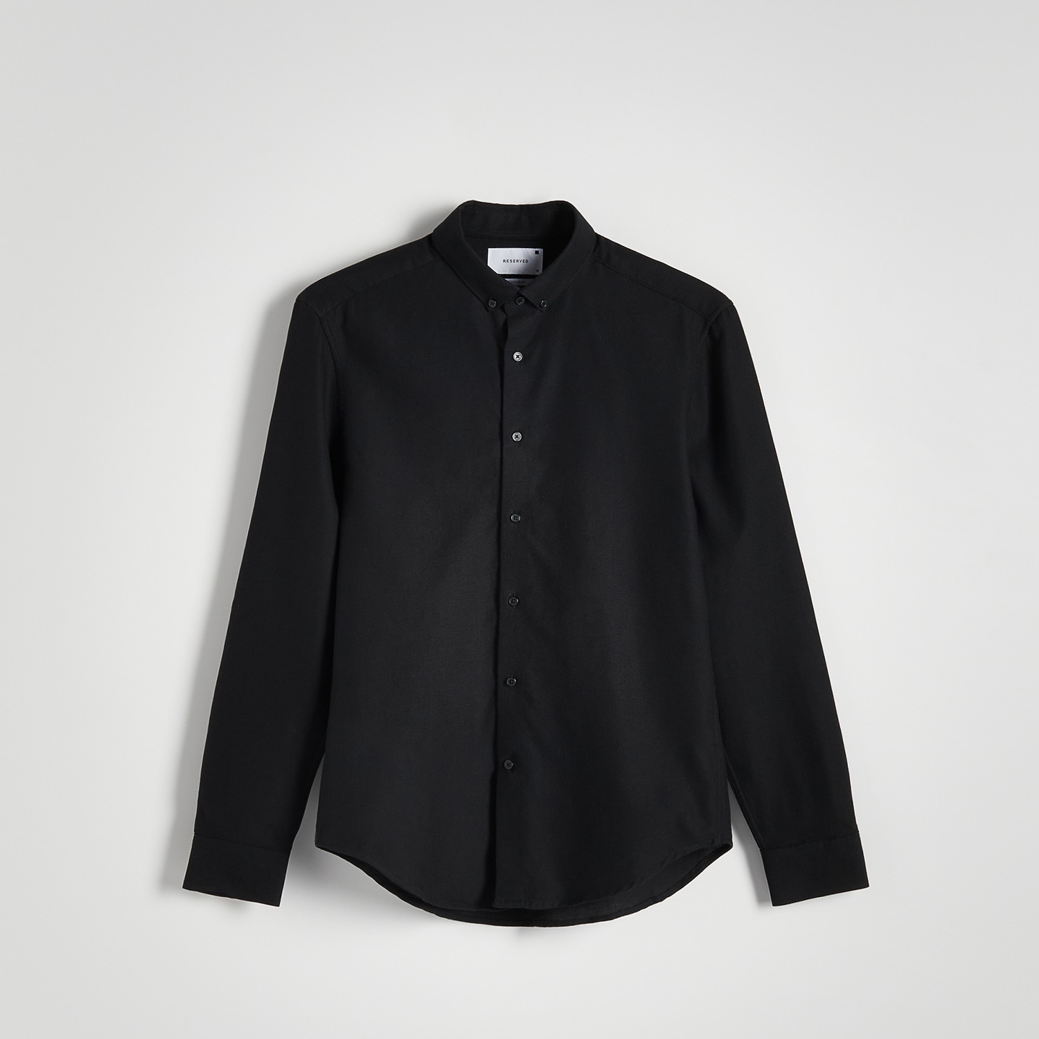 Reserved - Gładka koszula regular fit - Czarny