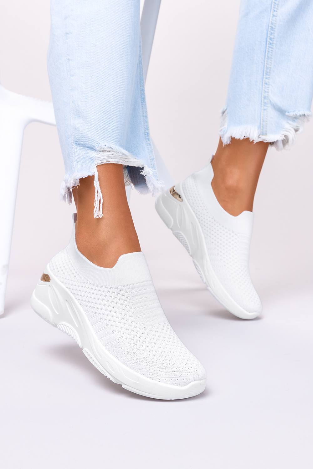 Białe sneakersy na koturnie buty sportowe slip on Casu 38-3-22-W