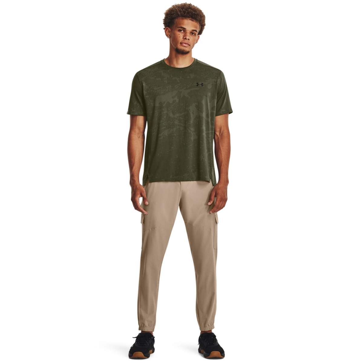 Męskie spodnie treningowe Under Armour UA Stretch Woven Cargo Pants - beżowe - UNDER ARMOUR