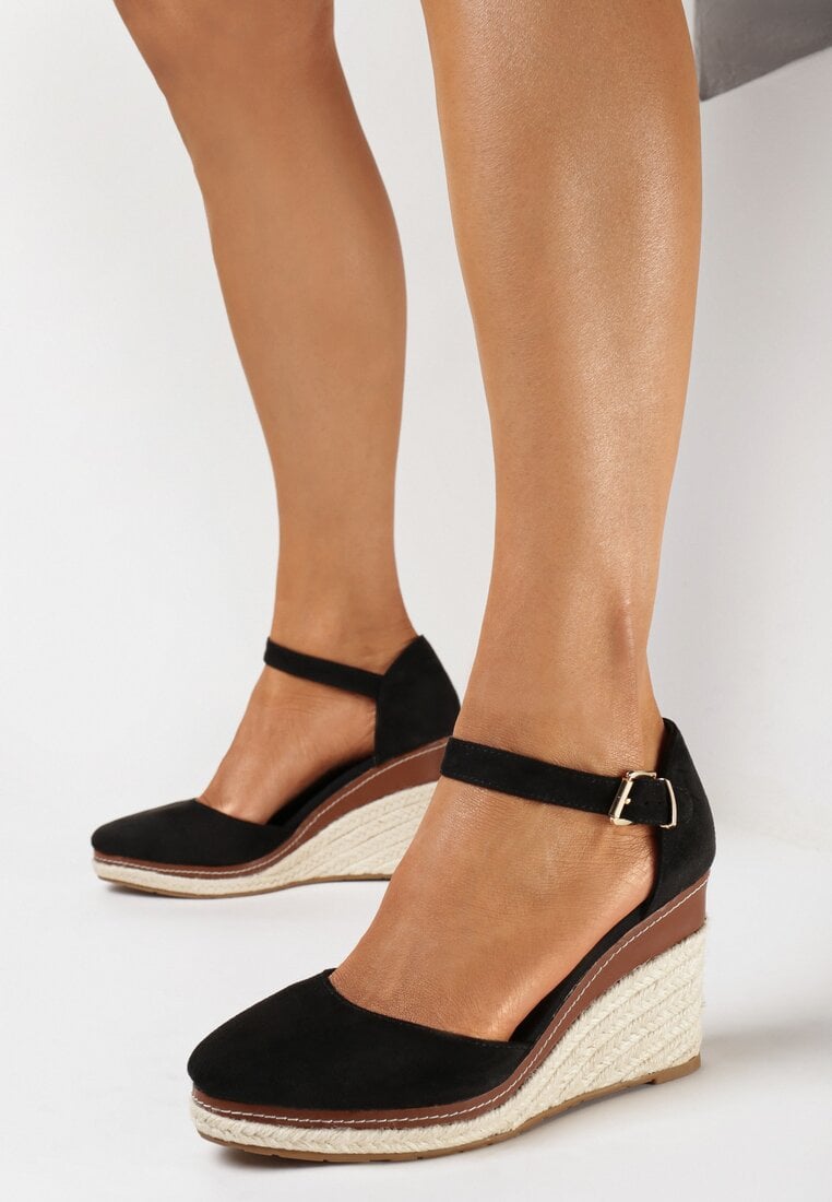 Czarne Sandały na Koturnie z Plecionki i Zapięciem na Sprzączkę Jessaln