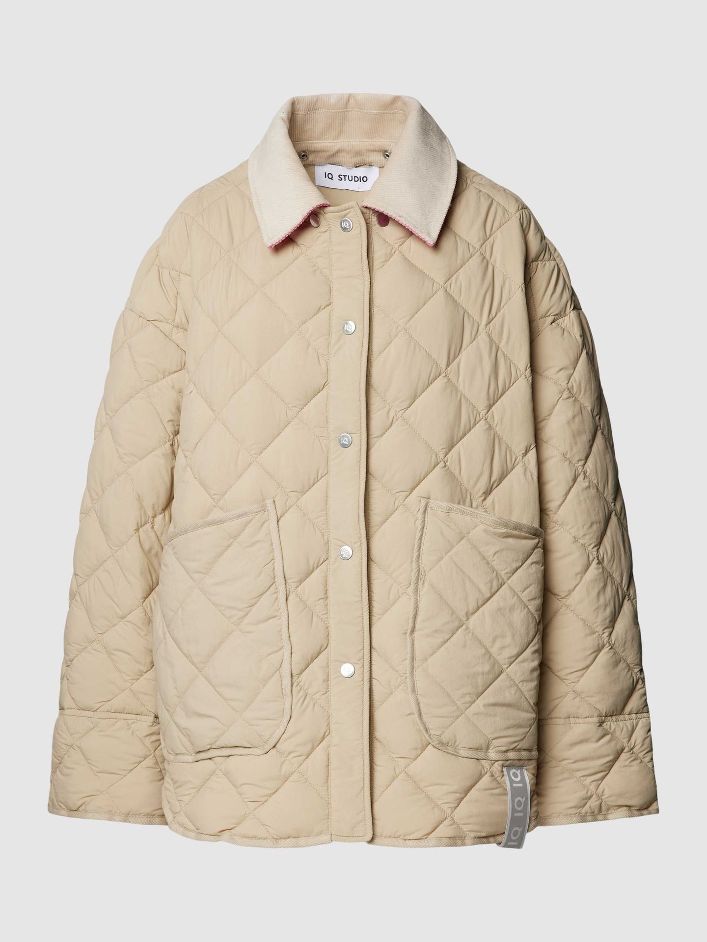 Kurtka pikowana z wykładanym kołnierzem