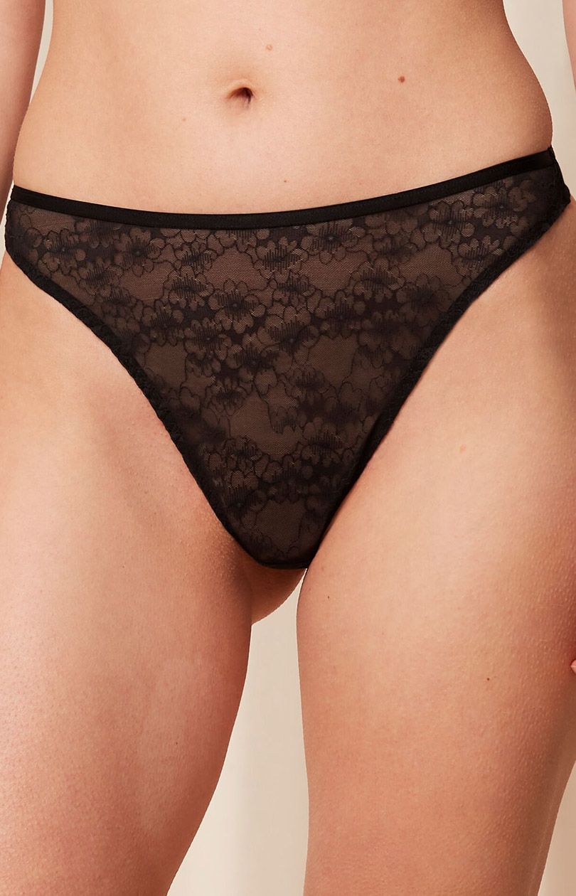 Triumph czarne stringi koronkowe Bright Spotlight 10216476, Kolor czarny, Rozmiar 44, Triumph - Intymna