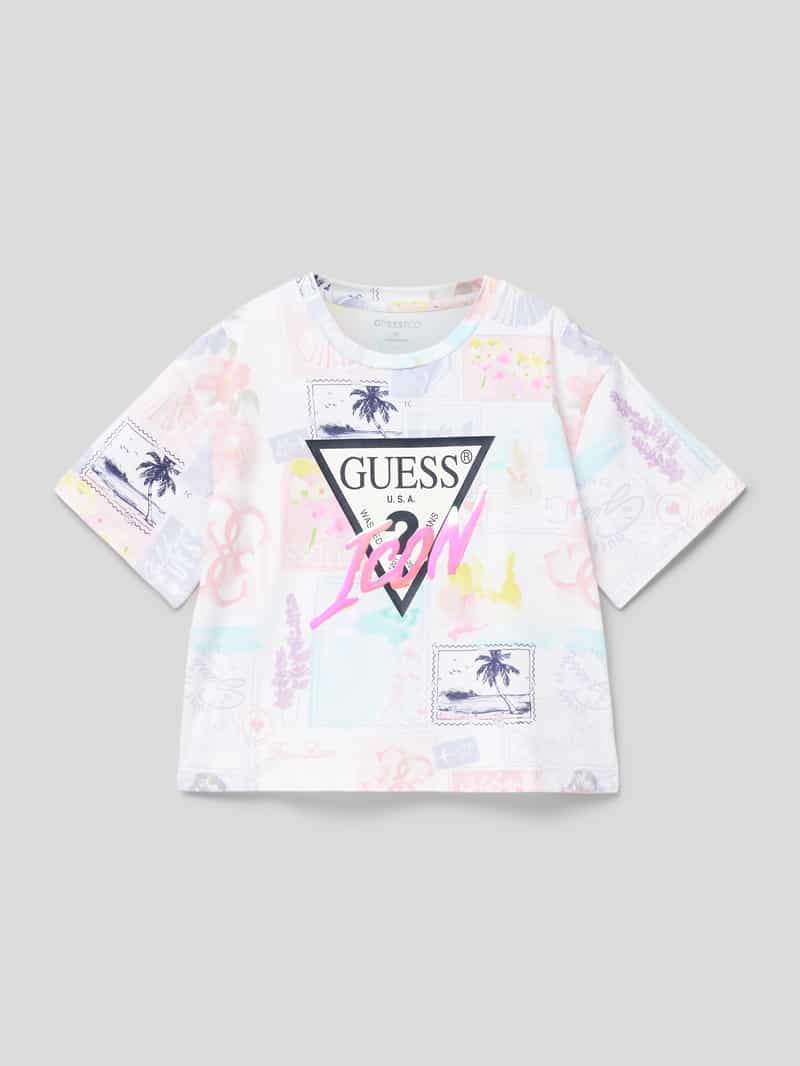 T-shirt we wzory na całej powierzchni