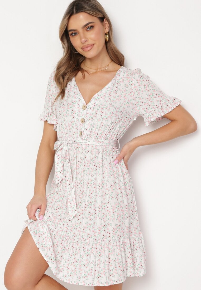 Biało-Różowa Sukienka Mini z Wiskozy Ozdobiona Falbanką w Kwiatowy Wzór Ravenina