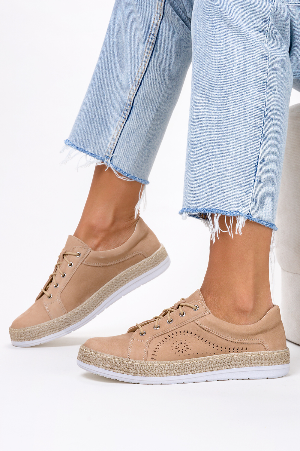 Beżowe półbuty espadryle ażurowe sznurowane POLSKA SKÓRA Casu 0643-B