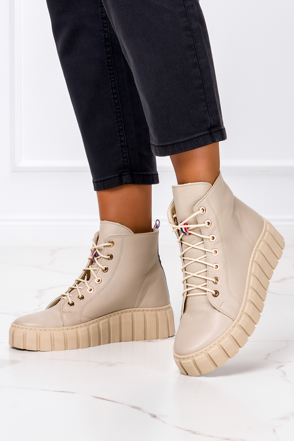Beżowe trampki wysokie creepersy sznurowane POLSKA SKÓRA Casu 470