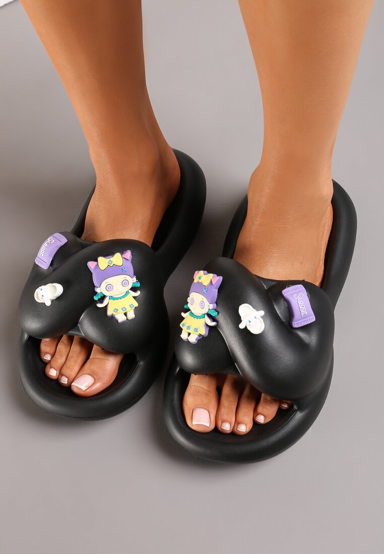 Czarne Klapki Piankowe z Ozdobnymi Aplikacjami Ihigena