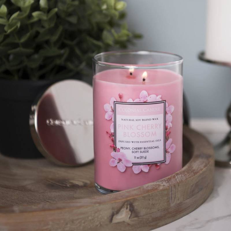 Sojowa świeca zapachowa w szkle typu tumbler Colonial Candle Classic 311 g - Kwiat wiśni Pink Cherry Blossom