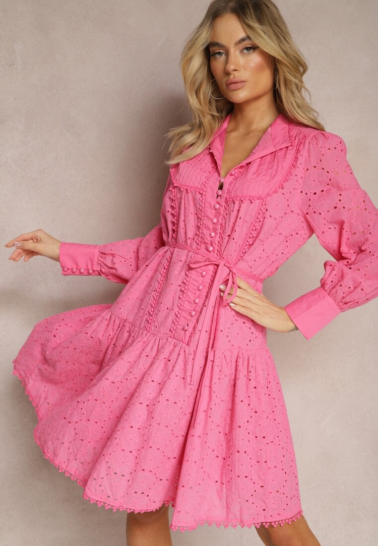 Fuksjowa Sukienka Zdobiona Haftowaniem i Perłowymi Guzikami ze Stójką Wialon