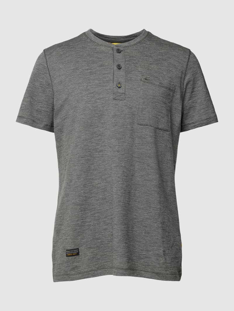 T-shirt z kieszenią na piersi
