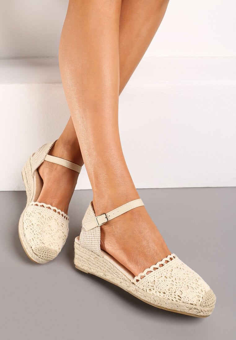 Beżowe Sandały w Stylu Espadryli na Koturnie z Plecionką i Ażurowym Noskiem Bellisae