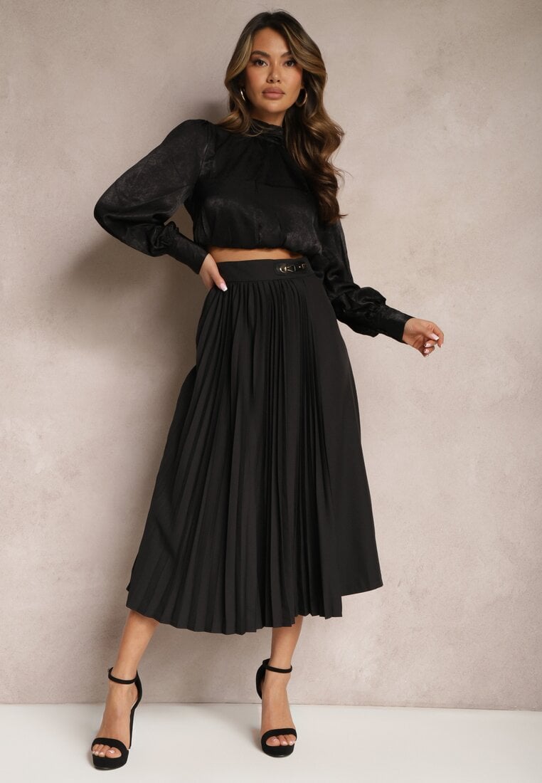 Czarna Plisowana Spódnica Midi z Ozdobną Klamerką o Rozkloszowanym Kroju Galeasa