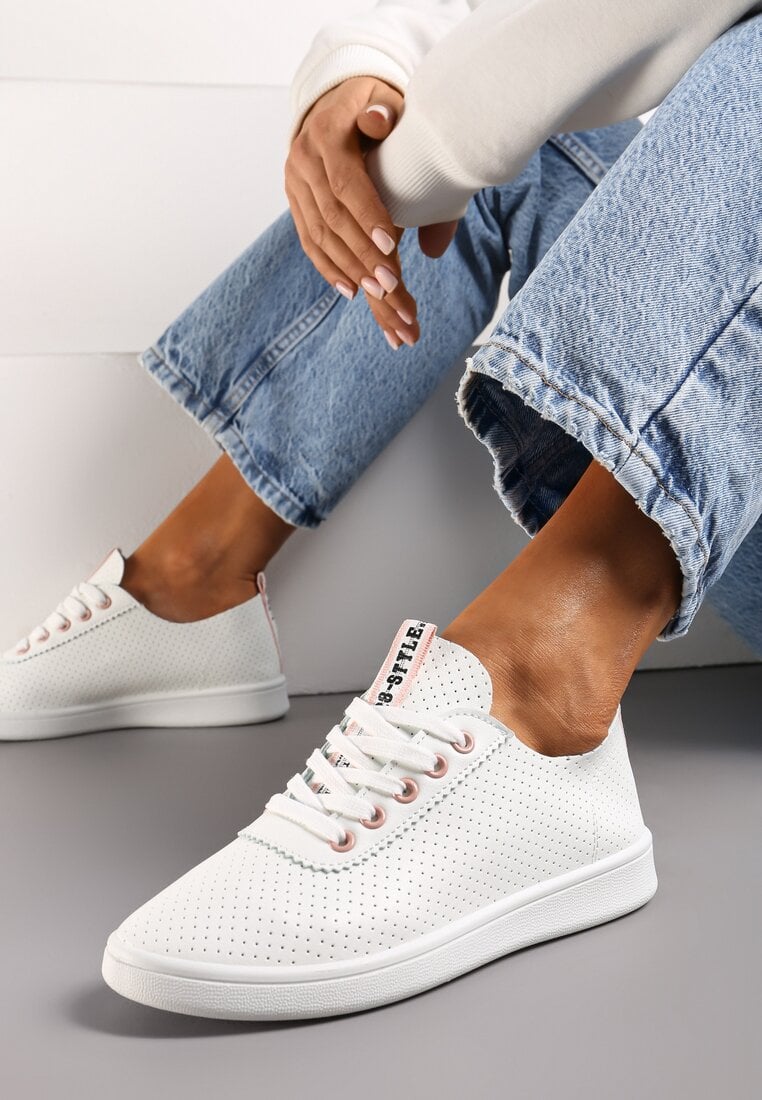 Różowe Tenisówki Ozdobione Taśmą z Napisem na Języku i Pięcie Cholewka z Perforacją Aelita