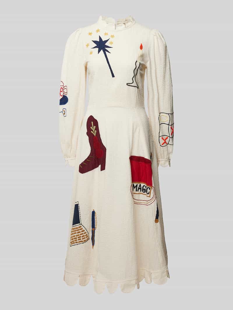 Sukienka midi z wyhaftowanym motywem model ‘Katara’