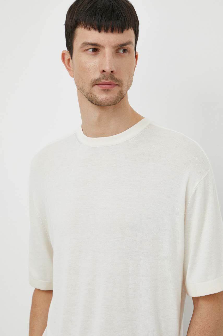 Calvin Klein t-shirt z domieszką jedwabiu kolor beżowy gładki