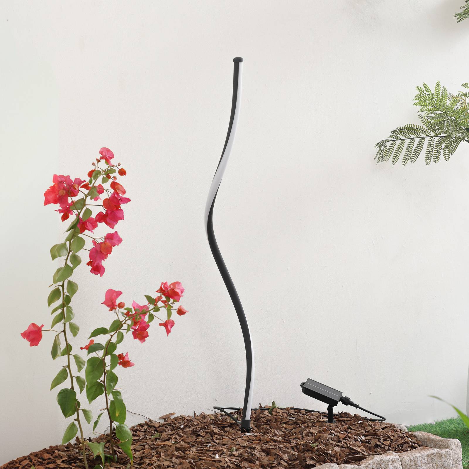 Lindby Lampa solarna LED Sabriel, zakrzywiona, 3000K