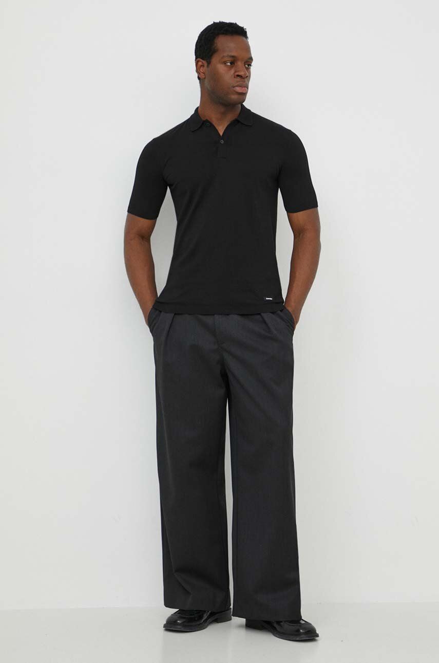 Calvin Klein polo z domieszką jedwabiu kolor czarny gładki