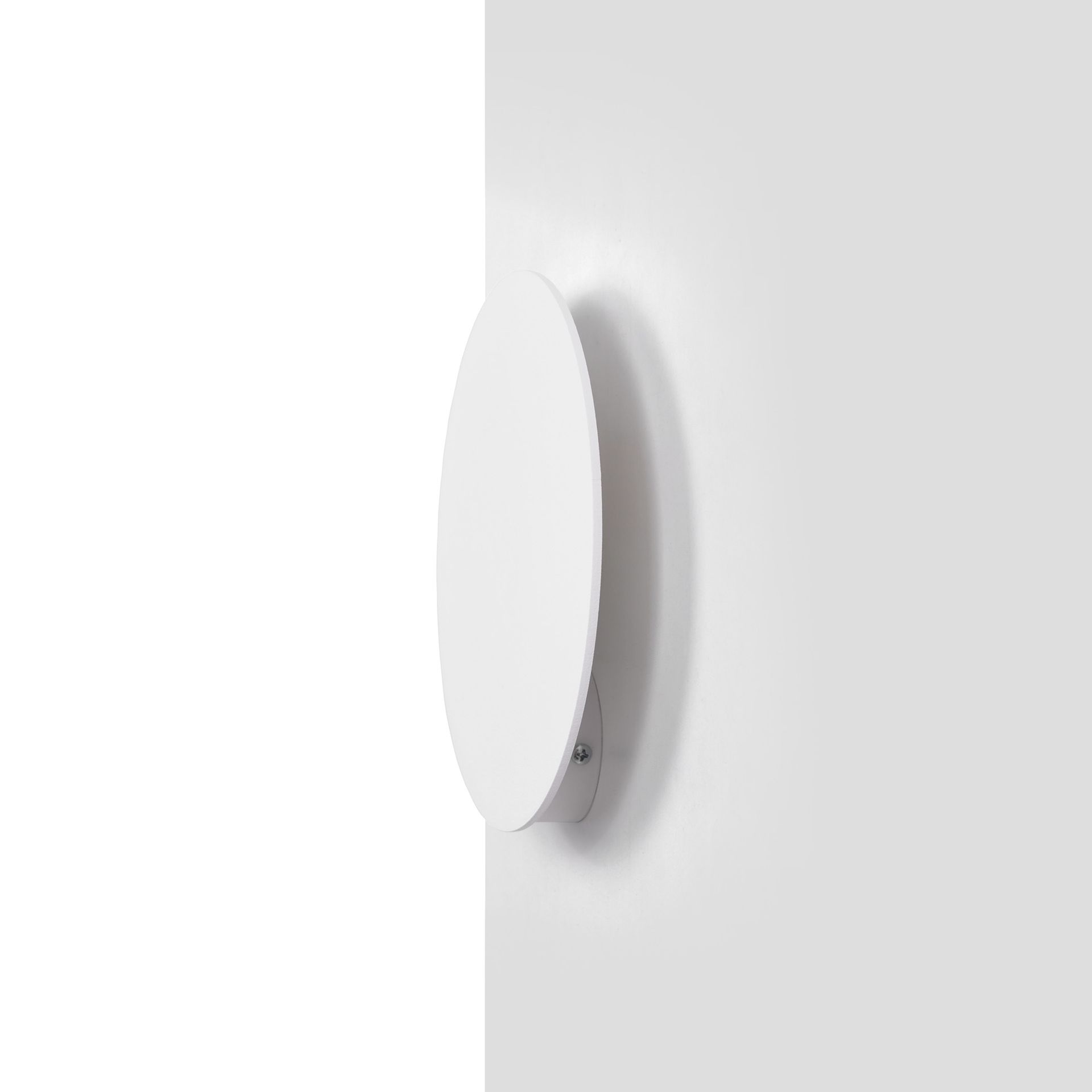 Minimalistyczna lampa ścienna, w kształcie koła K-5320 z serii PERO