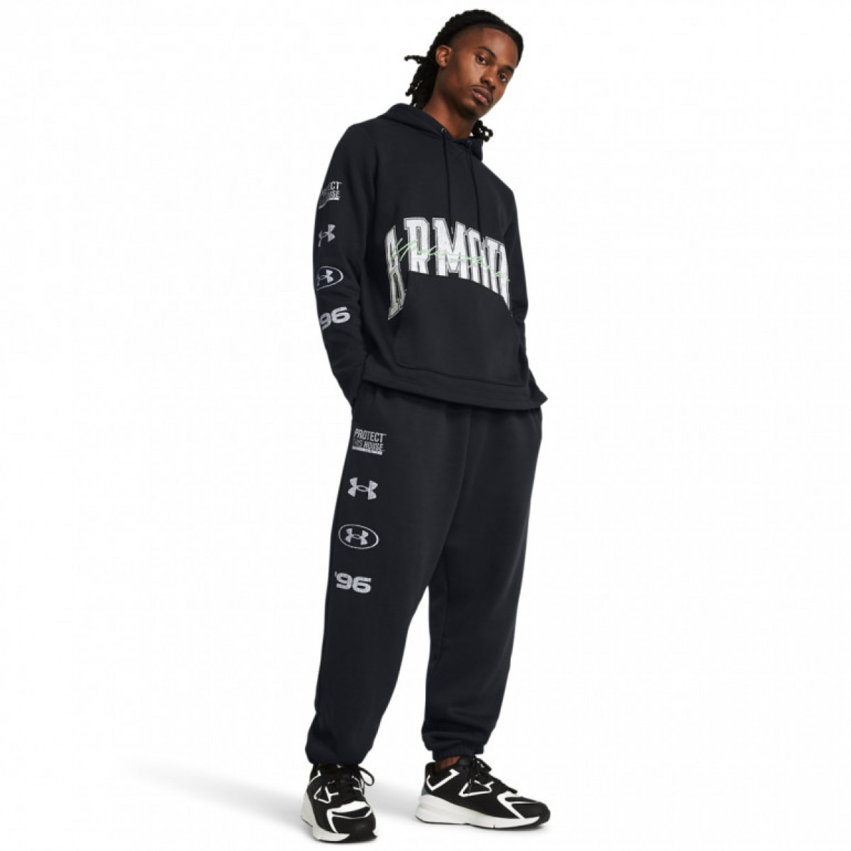 Męskie spodnie dresowe Under Armour UA Essential Flc Nov Puddle - czarne - UNDER ARMOUR