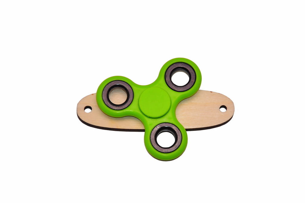 Zielony spinner do tablicy sensorycznej.