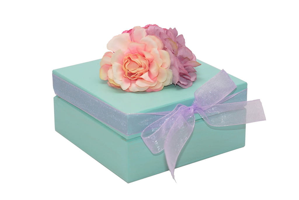 Mała szkatułka z kwiatami prezent hand made