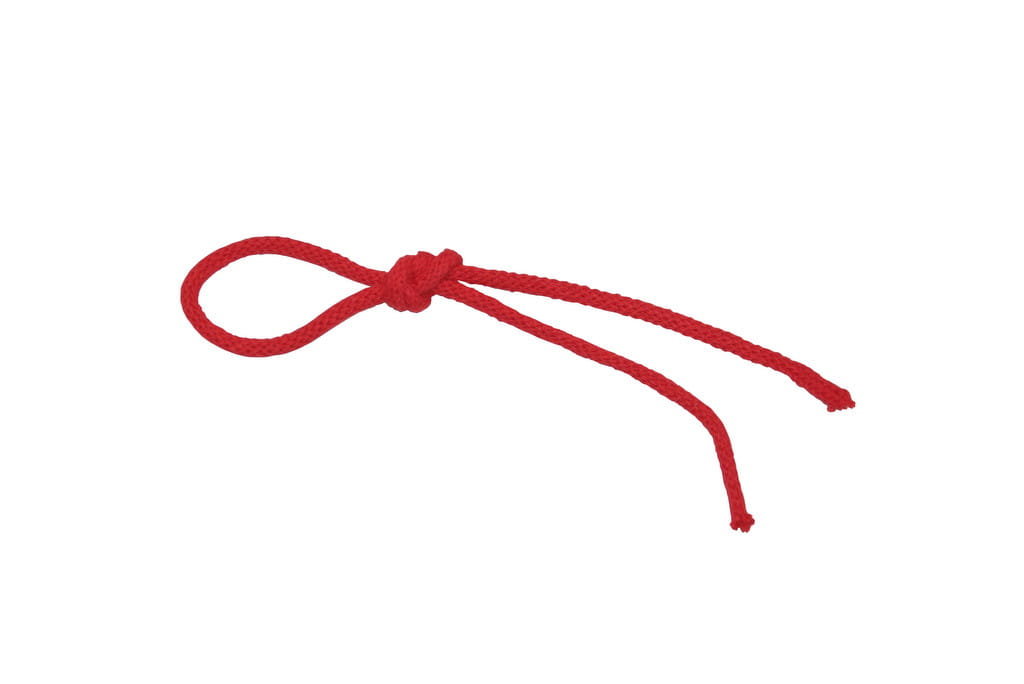 Czerwony sznurek do tablicy manipulacyjnej.