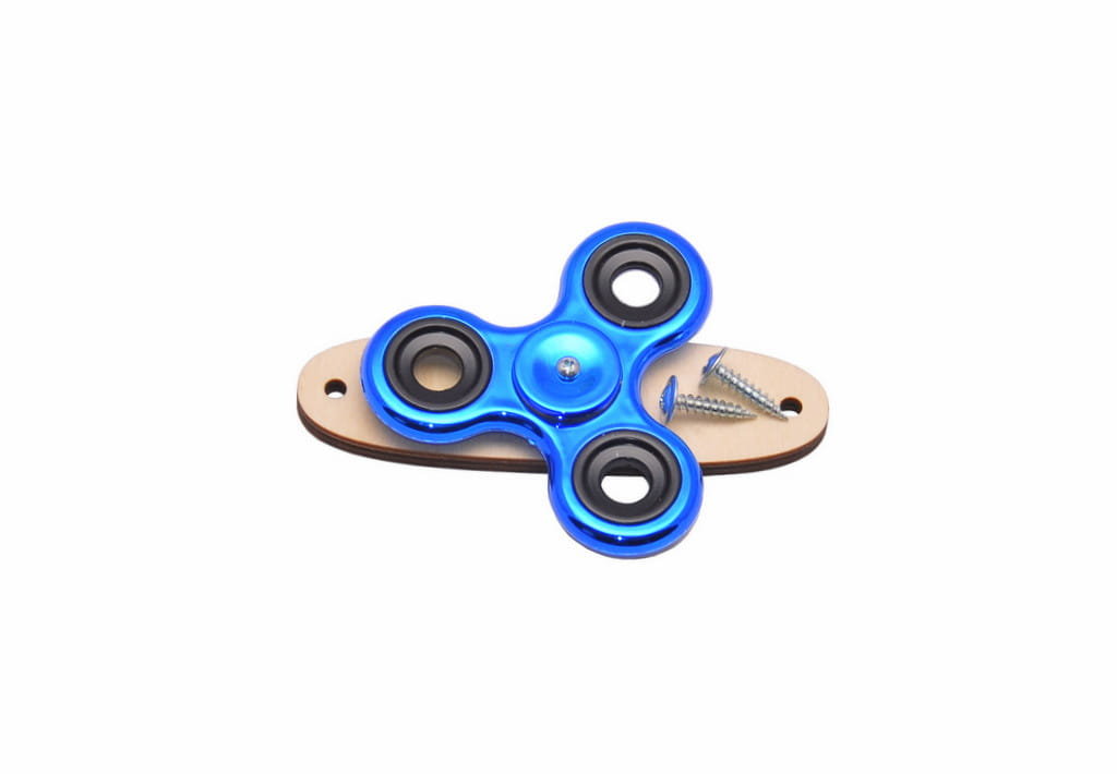 Szafirowy spinner metalic do tablicy sensorycznej.