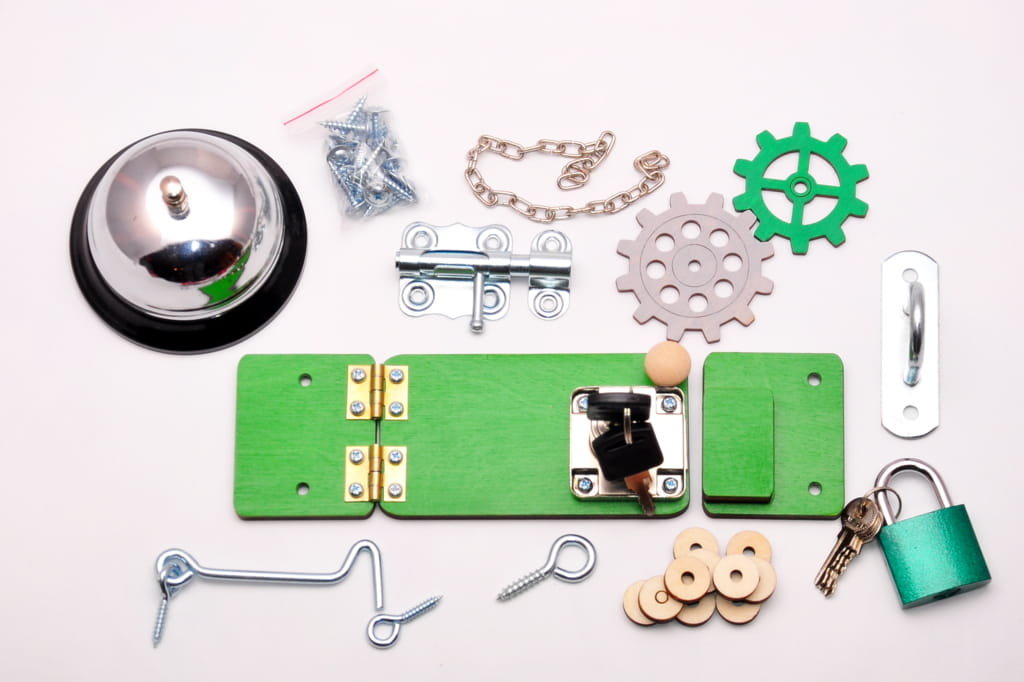 Elementy do tablicy sensorycznej zestaw zielony.