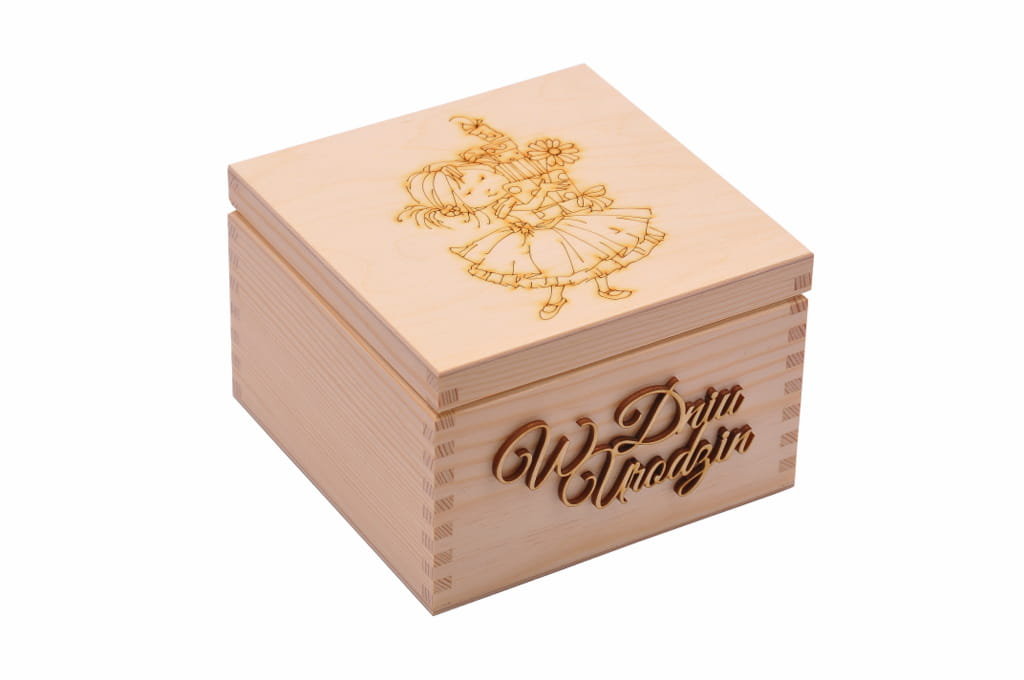 Prezent na urodziny imieniny szkatułka z grawerem.