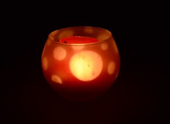 Lampka TEALIGHT podgrzewacz świecznik KÓŁKO czerwona
