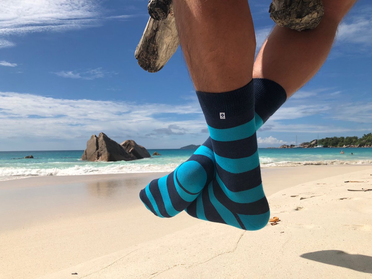 Niebieskie skarpetki w paski