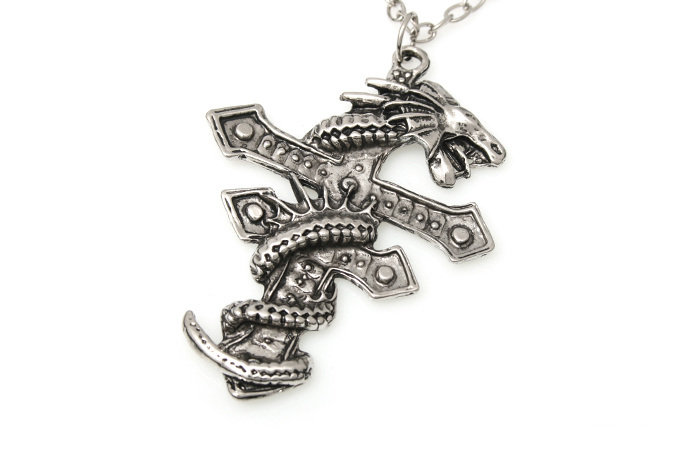 Wisiorek Krzyż Ze Smokiem Stylizowany