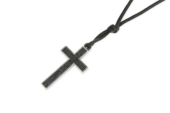 Wisiorek Z Krzyżykiem Na Czarnym Sznurku