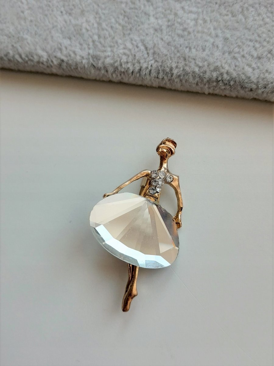 BROSZKA ZŁOTA BALETNICA TANCERKA CYRKONIE TANIEC