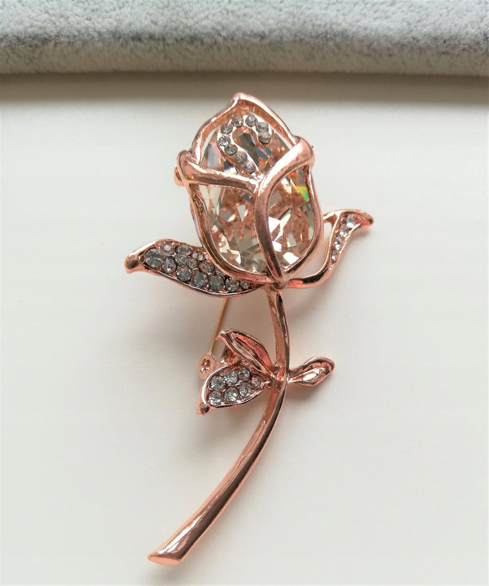 DUŻA BROSZKA ROSE GOLD KWIAT BEŻOWY ECRU CYRKONIE