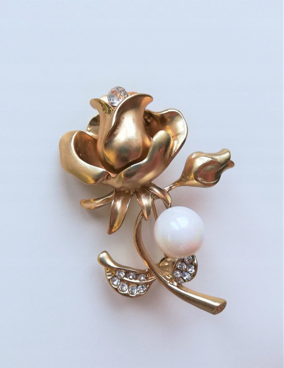 BROSZKA ZŁOTA KWIAT RÓŻA PERŁA BIAŁA CYRKONIA