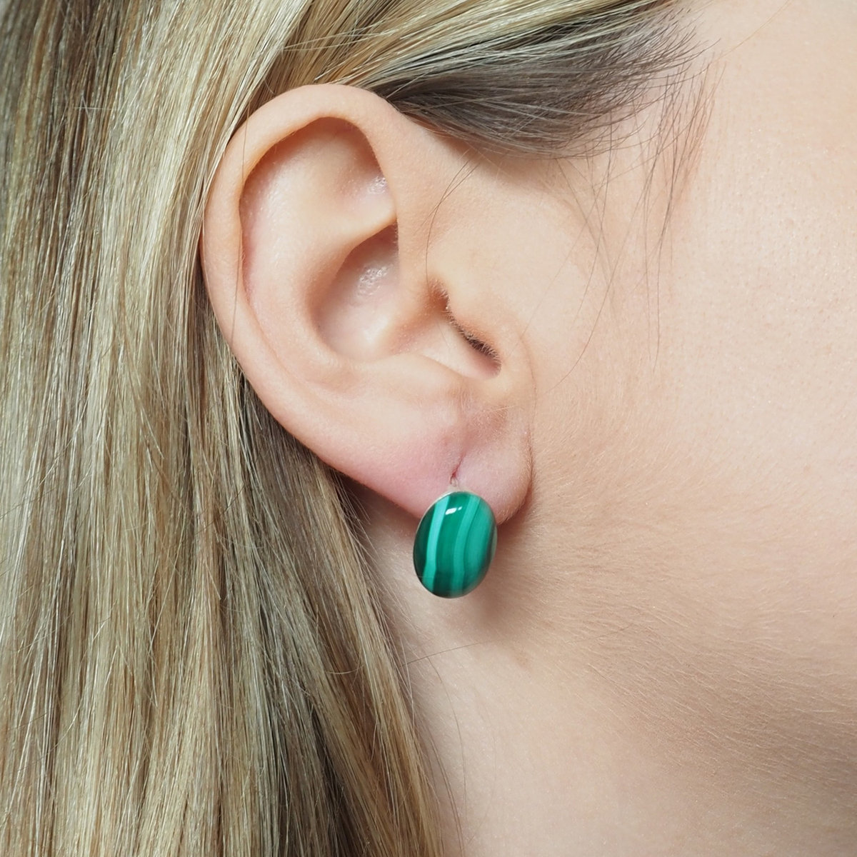 Skorulski Jewellery, Kolczyki z owalnymi malachitami w srebrze.