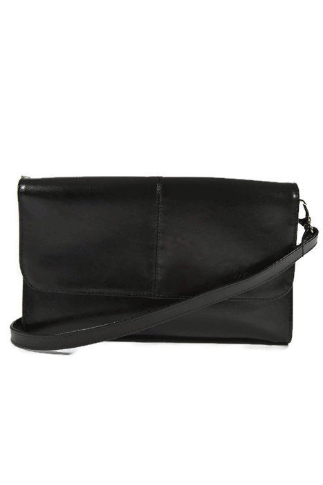 Czarna skórzana klasyczna listonoszka