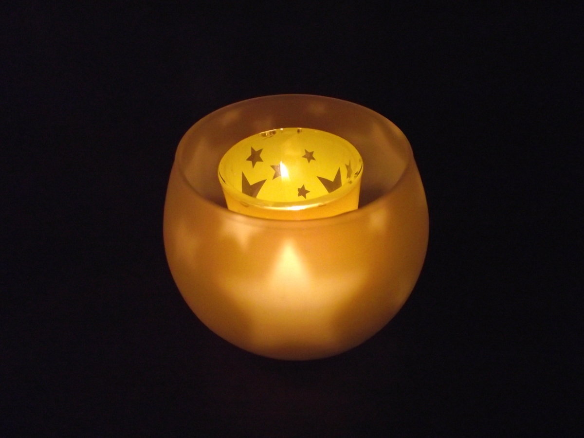 Lampka TEALIGHT podgrzewacz świecznik GWIAZDKA żółta