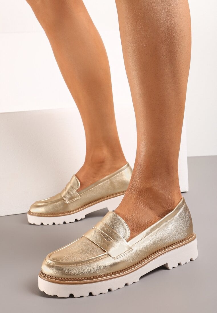 Złote Casualowe Mokasyny na Płaskiej Podeszwie z Ozdobnym Paskiem Apahida