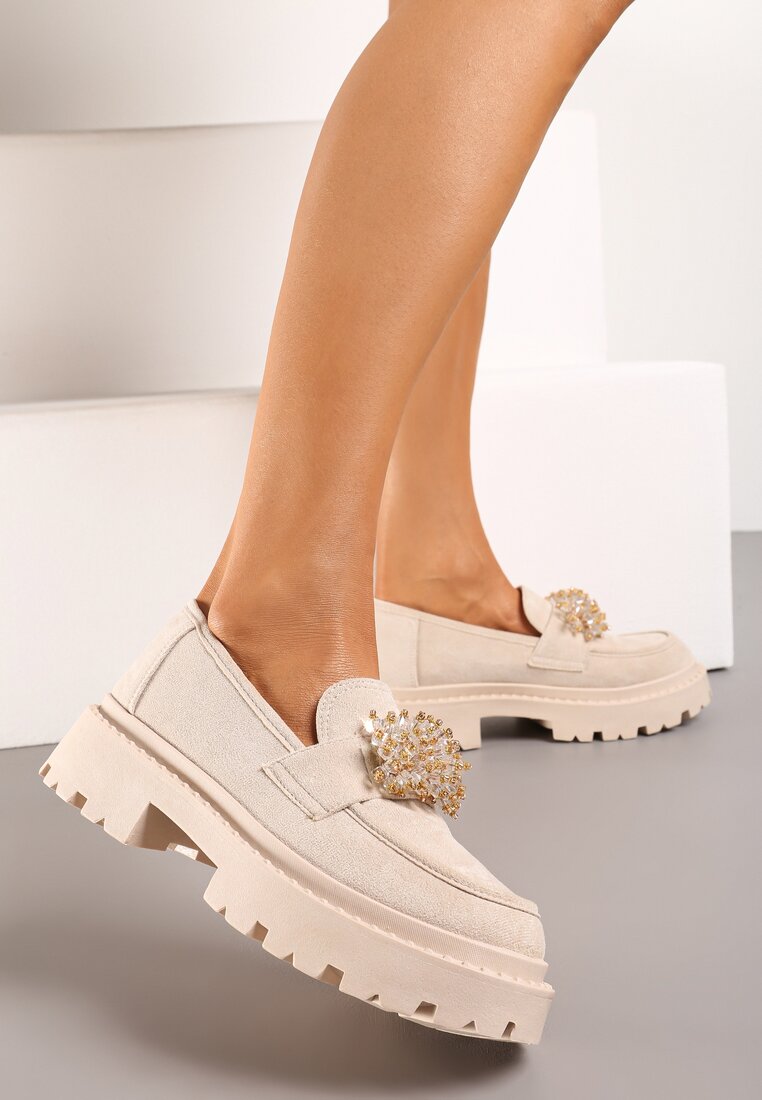 Beżowe Mokasyny z Aplikacją z Biżuteryjnych Koralików Viatalia