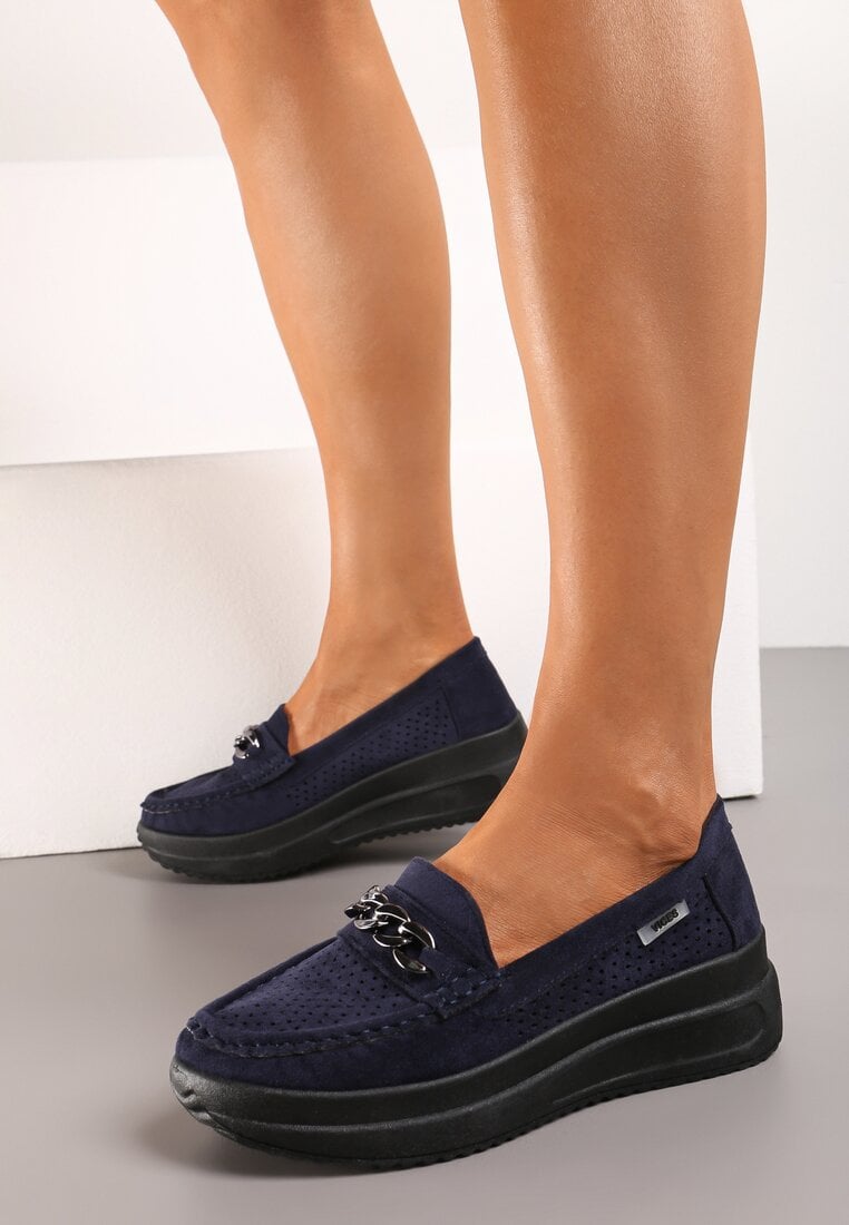 Granatowe Mokasyny z Łańcuszkiem i Platformą Grimenna