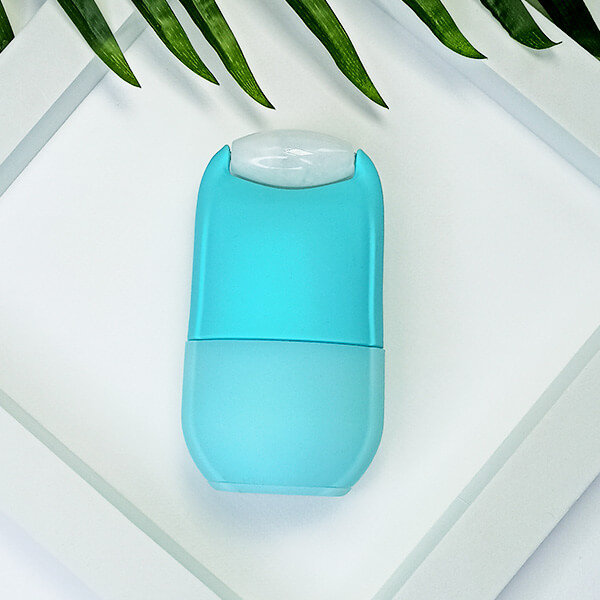 Lodowy roller z naturalnym kamieniem do masażu twarzy i ciała Yeye Niebieski