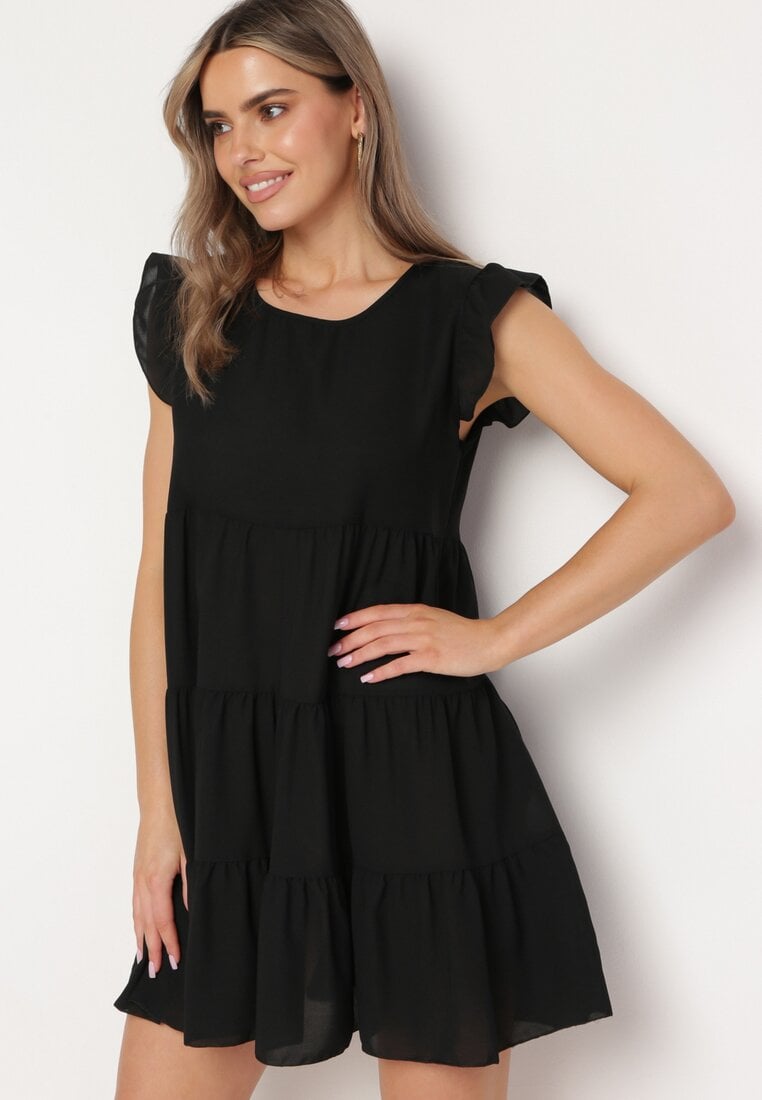 Czarna Rozkloszowana Sukienka z Falbankami Zapinana przy Szyi Rettesa